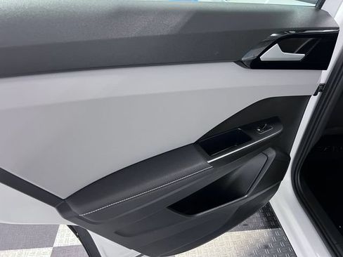 Certified 2024 Volkswagen Taos S FWD image 17