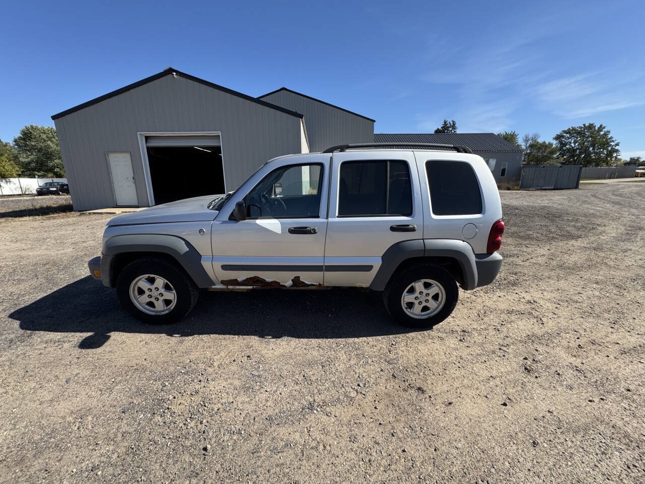 Used 2005 Jeep Liberty Sport AWD/4WD image 2
