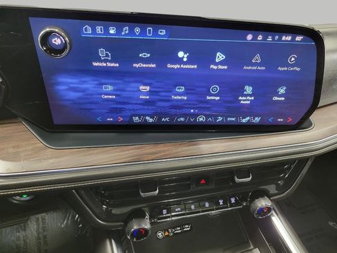 Used 2025 Chevrolet Suburban Premier image 7