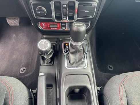 Used 2025 Jeep Wrangler Unlimited Rubicon AWD/4WD image 35