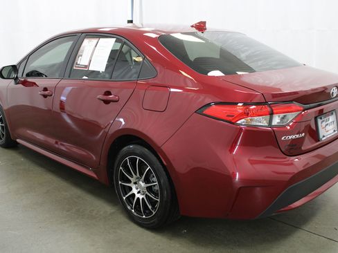 Used 2022 Toyota Corolla LE image 6