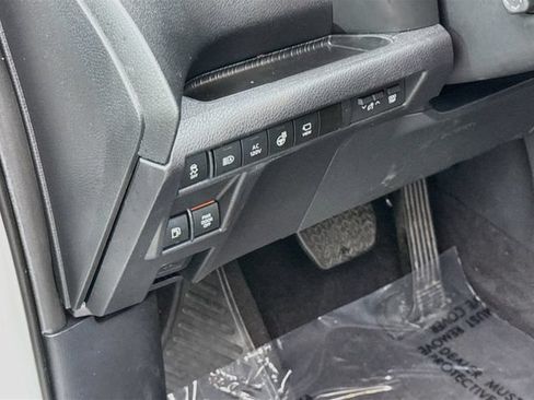 Used 2025 Toyota Sienna Platinum AWD/4WD image 10