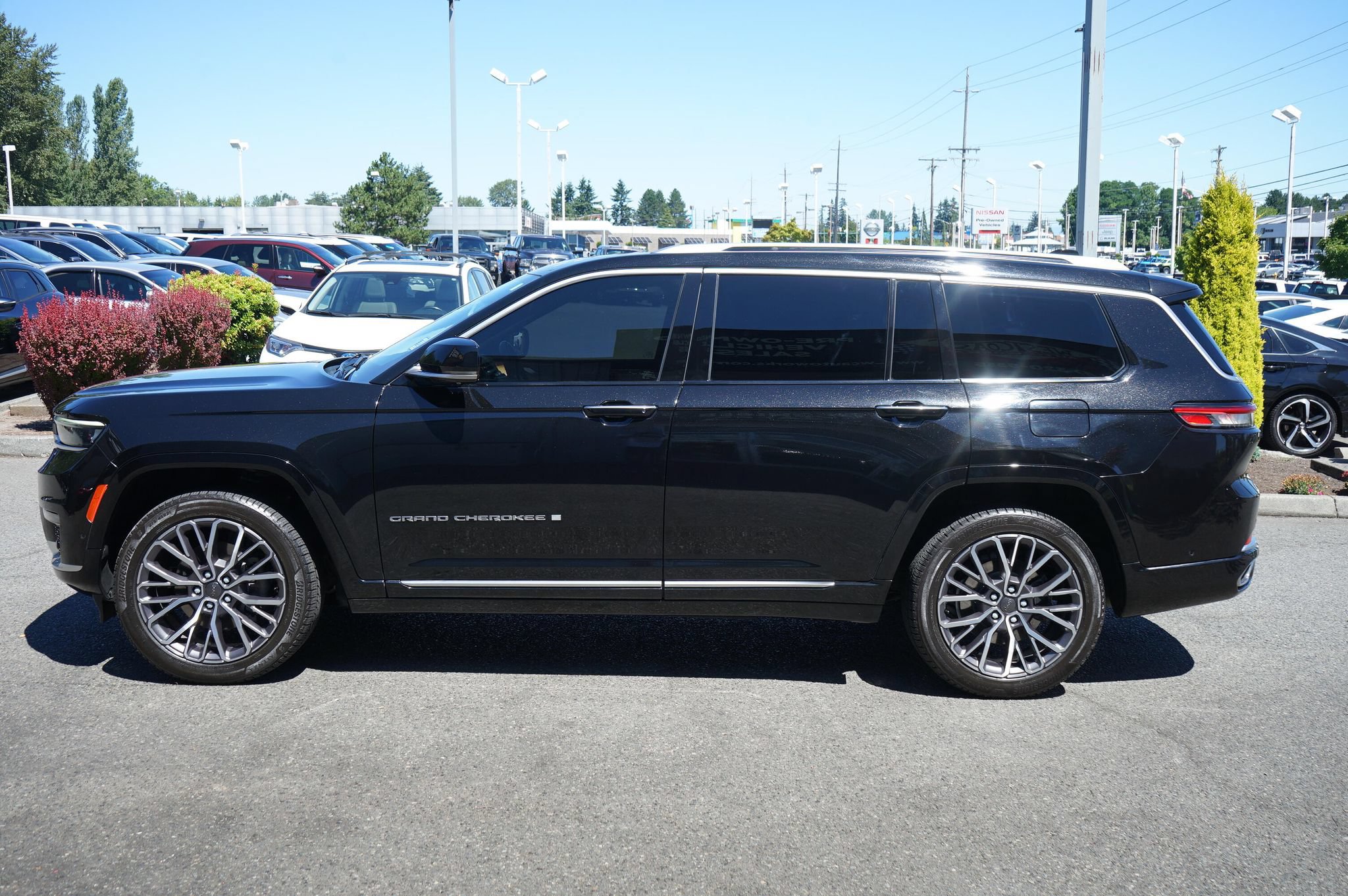Used 2021 Jeep Grand Cherokee L Summit AWD/4WD image 2