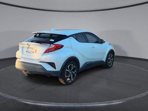 Used 2021 Toyota C-HR XLE FWD image 8