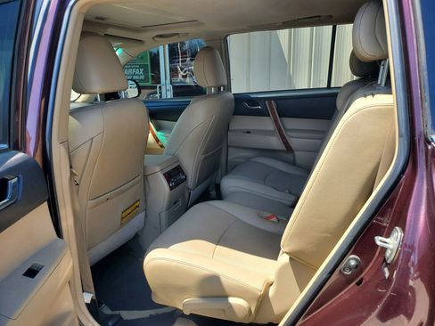 Used 2011 Toyota Highlander Limited w/ Tow Pkg FWD image 29