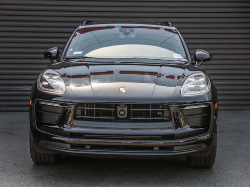 Certified 2026 Porsche Macan AWD/4WD image 7