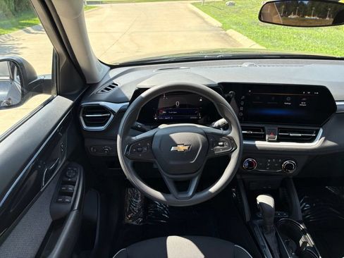 Used 2025 Chevrolet TrailBlazer LS w/ LS Convenience Package AWD/4WD image 39