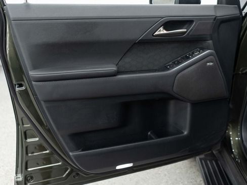 Used 2024 Lexus GX 550 AWD/4WD image 17