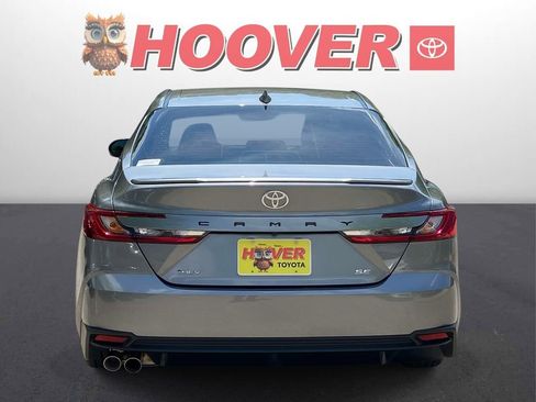 Used 2025 Toyota Camry SE w/ Convenience Package FWD image 3