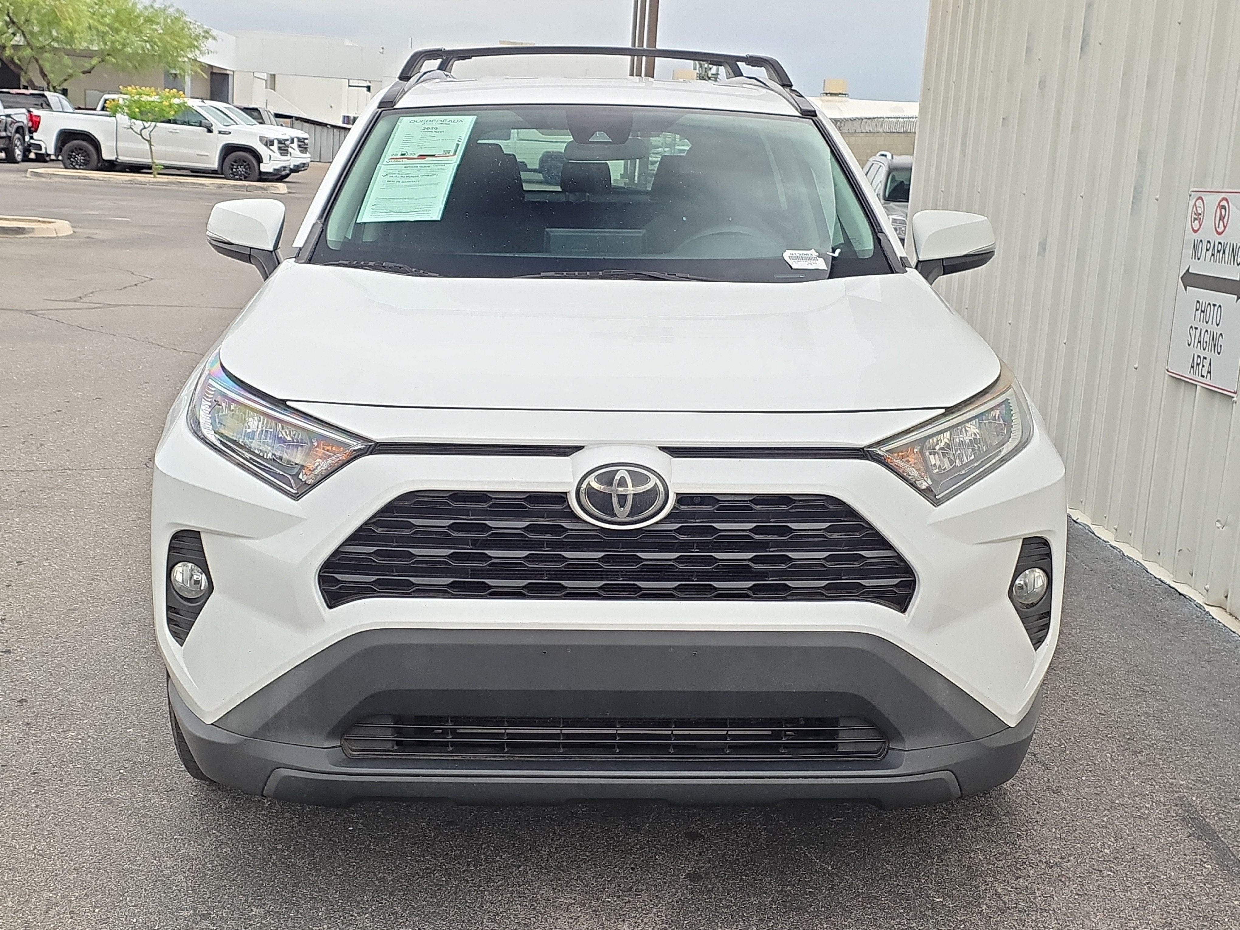 Used 2020 Toyota RAV4 XLE FWD image 2