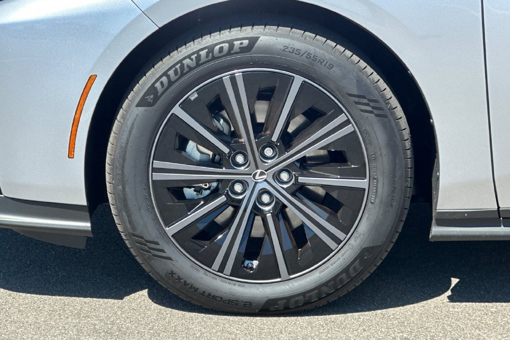 Used 2026 Lexus ES 350e w/ Convenience Package FWD image 24