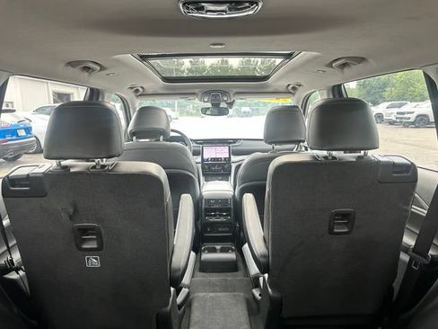 Used 2023 Jeep Grand Cherokee L Limited AWD/4WD image 19