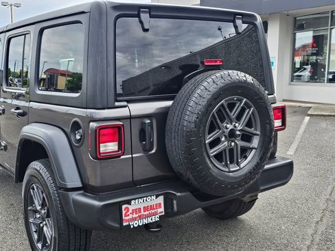 Used 2024 Jeep Wrangler Unlimited Sport AWD/4WD image 10