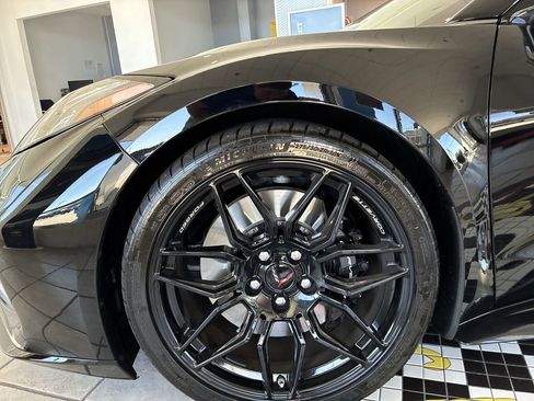 Used 2025 Chevrolet Corvette Z06 RWD image 10