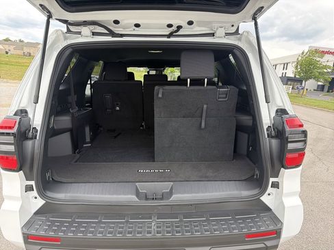 Certified 2025 Toyota 4Runner SR5 AWD/4WD image 31