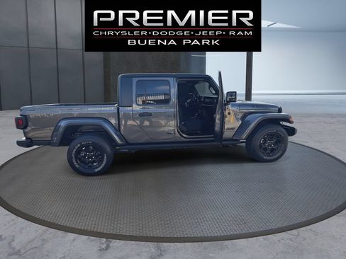 Used 2023 Jeep Gladiator Sport AWD/4WD image 9