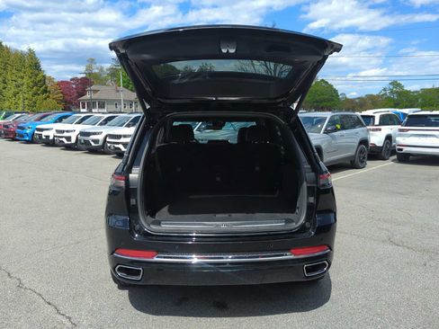 Used 2023 Jeep Grand Cherokee Overland AWD/4WD image 34