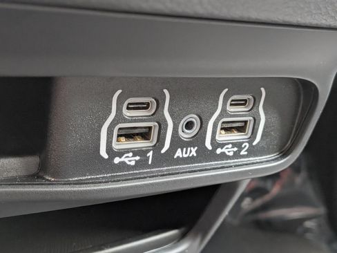 Used 2025 Chrysler Pacifica Select FWD image 20