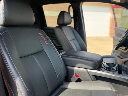 Used 2024 Nissan Titan PRO-4X w/ Pro-4x Convenience Package image 18