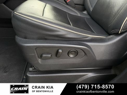 Used 2023 Chevrolet Suburban Premier image 12