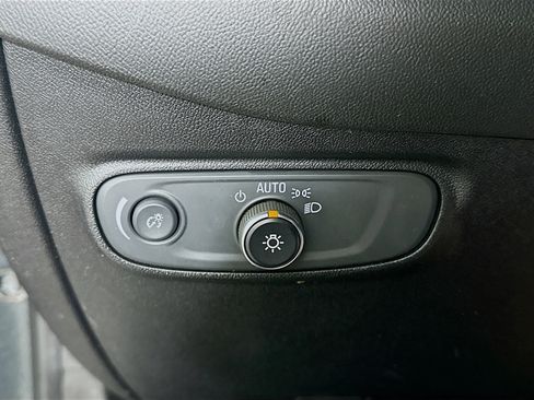 Used 2019 Chevrolet Equinox LT w/ LPO, Floor Liner Package FWD image 32