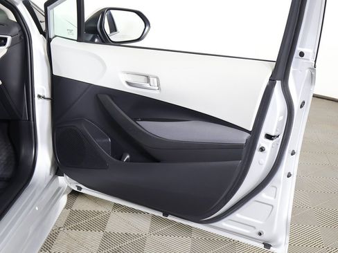 Used 2021 Toyota Corolla LE image 21