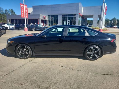 Used 2023 Honda Accord Sport image 2