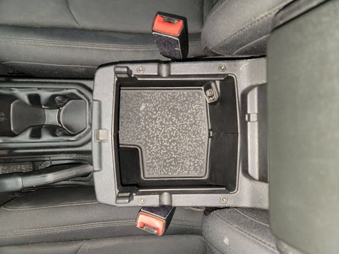 Used 2018 Jeep Wrangler Unlimited Sport S AWD/4WD image 29