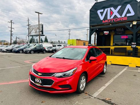 Used 2018 Chevrolet Cruze LT w/ LT Fleet Convenience Package image 1