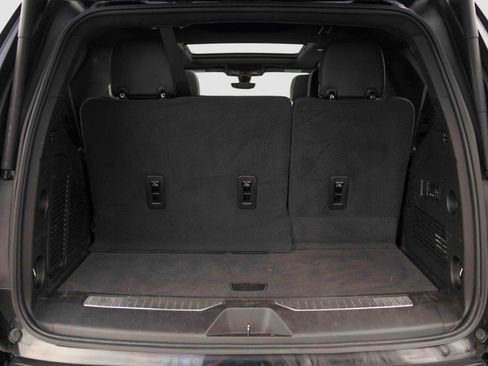 Used 2021 Chevrolet Tahoe Premier w/ Premium Package image 23