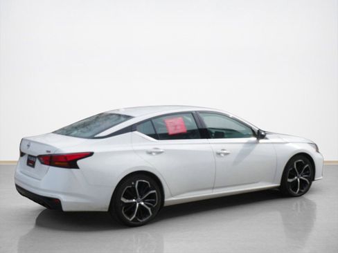 Used 2023 Nissan Altima 2.5 SR image 3