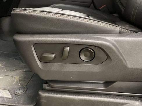 Used 2025 Chevrolet Tahoe High Country image 15