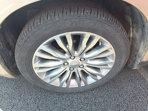 Used 2013 Chrysler 200 Limited w/ Sun/Sound Group FWD image 7