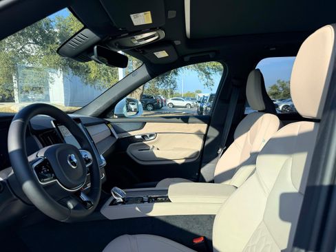 New 2026 Volvo XC90 B6 Plus w/ Protection Package Premier image 10