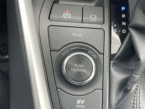Used 2024 Toyota RAV4 SE image 30