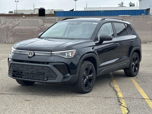New 2026 Volkswagen Taos SE AWD/4WD image 1