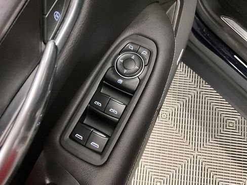 Used 2022 Cadillac XT5 Luxury AWD/4WD image 38