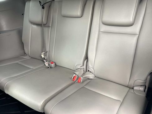 Used 2019 Toyota Highlander XLE FWD image 12