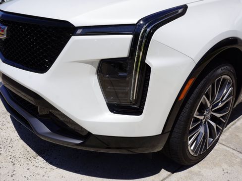 Used 2024 Cadillac XT4 Sport AWD/4WD image 16