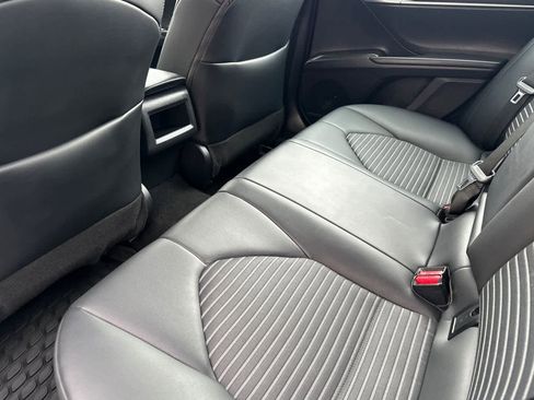 Used 2023 Toyota Camry SE image 4