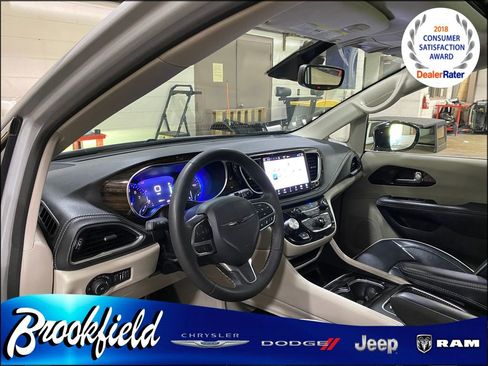 Used 2024 Chrysler Pacifica Limited FWD image 34