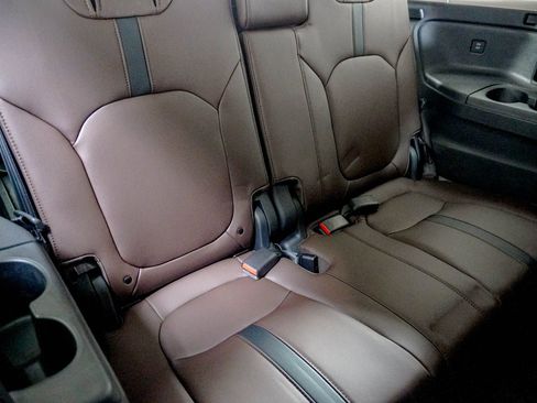 Used 2025 Honda Pilot Elite image 37