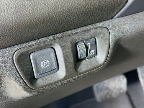 Used 2023 GMC Acadia SLT image 9