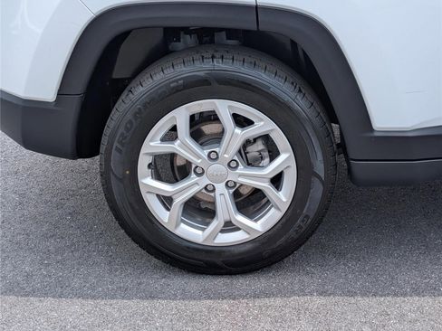 Used 2024 Jeep Compass Latitude AWD/4WD image 10