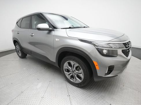 Used 2024 Kia Seltos LX AWD/4WD image 34