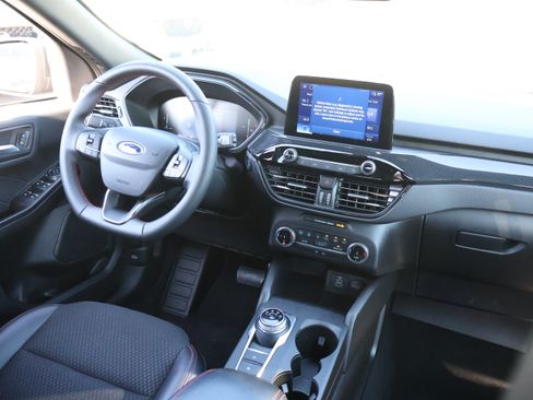 Used 2025 Ford Escape ST-Line AWD/4WD image 12