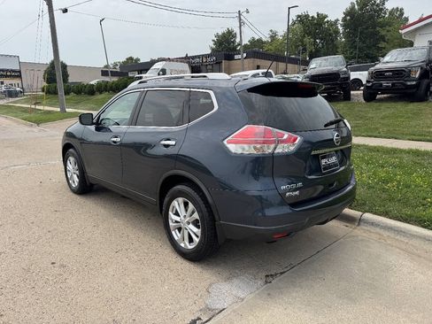 Used 2016 Nissan Rogue SV AWD/4WD image 3