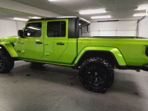 Used 2025 Jeep Gladiator Sport AWD/4WD image 6