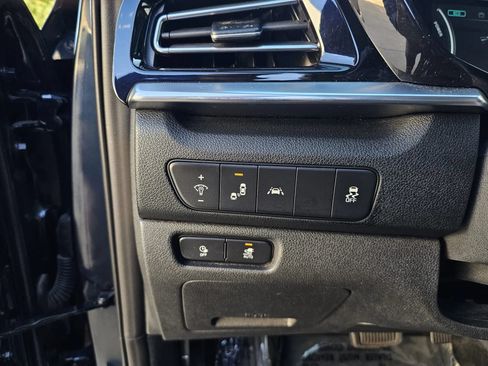 Used 2020 Kia Niro EX FWD image 22