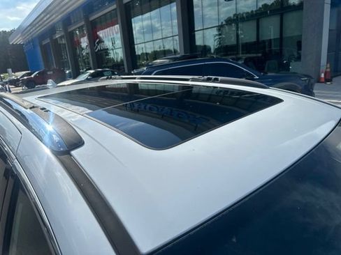 Used 2017 Chrysler Pacifica Limited FWD image 4